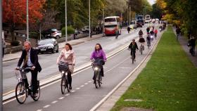 15. Dublin, Irlandia. W mieście jest ponad 1500 miejskich rowerów (można je wypożyczać od 5 rano do 0.30 w nocy, a zwracać bez ograniczeń godzinowych). Miasto dba również o rowerzystów, rozbudowując infrastrukturę.