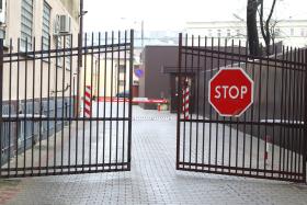 Stany Zjednoczone, najważniejszy członek NATO, jeszcze w ubiegłym roku zapowiedziały, że nie oddelegują do CEK nawet sprzątaczki. Inne kraje też wycofały swe zaangażowanie.