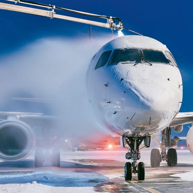 Odladzanie samolotu przed startem.