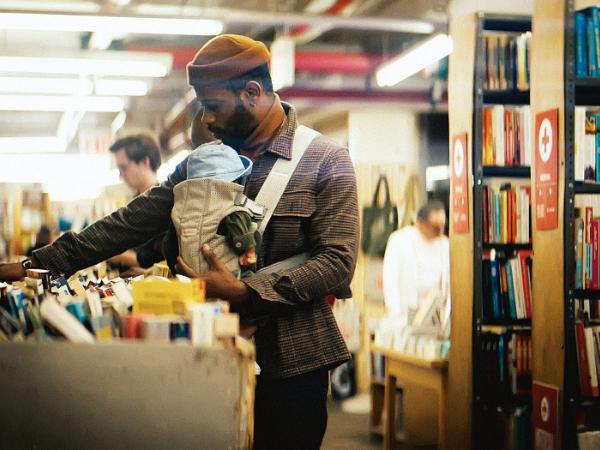 „Odmieniec”, scen. Kelly Marcel