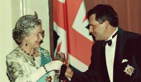 W marcu 1996 r. królowa przybyła do Polski na zaproszenie prezydenta Aleksandra Kwaśniewskiego. To była jak dotychczas jedyna wizyta angielskiej monarchini w naszym kraju.