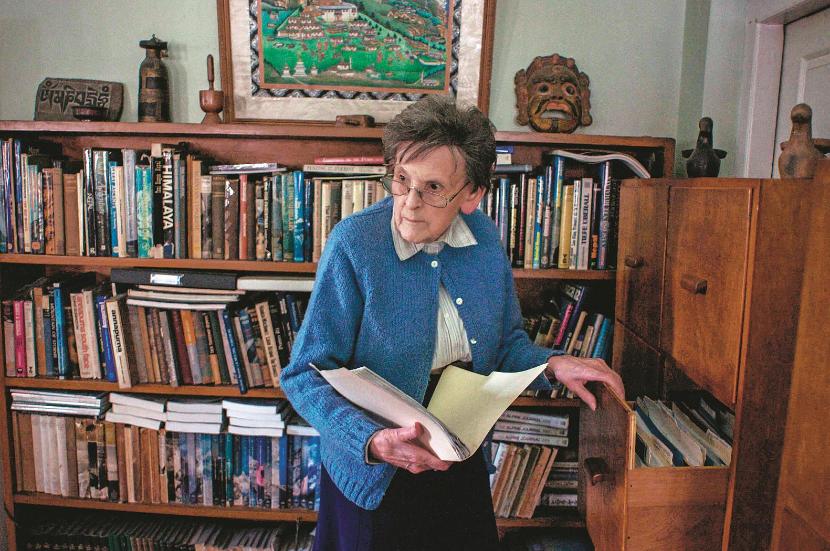Elizabeth Hawley (1923–2018), założycielka Himalayan Database. Nie zdobywała szczytów, lecz „strącała” z nich rzekomych rekordzistów.