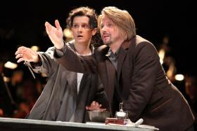 Anna Mikołajczyk (Maria Skłodowska-Curie), Paweł Skubała (Pierre Curie).