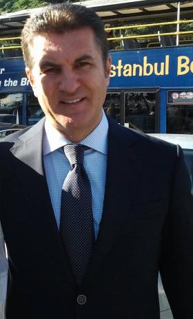 Przed Mustafą Sarigülem stoi nie lada wyzwanie: wydrzeć Erdoganowi z rąk miasto, które go wychowało.