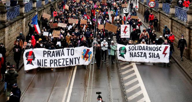 Manifestacja Strajku Kobiet w Krakowie 13 grudnia