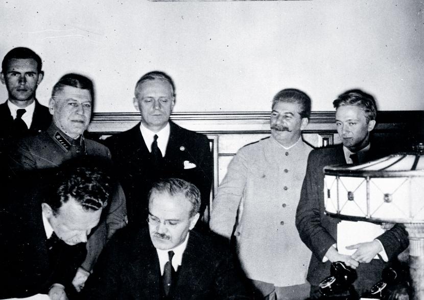 Podpisał Mołotow, ale autorem był Stalin (Moskwa, noc z 23 na 24 sierpnia 1939 roku).