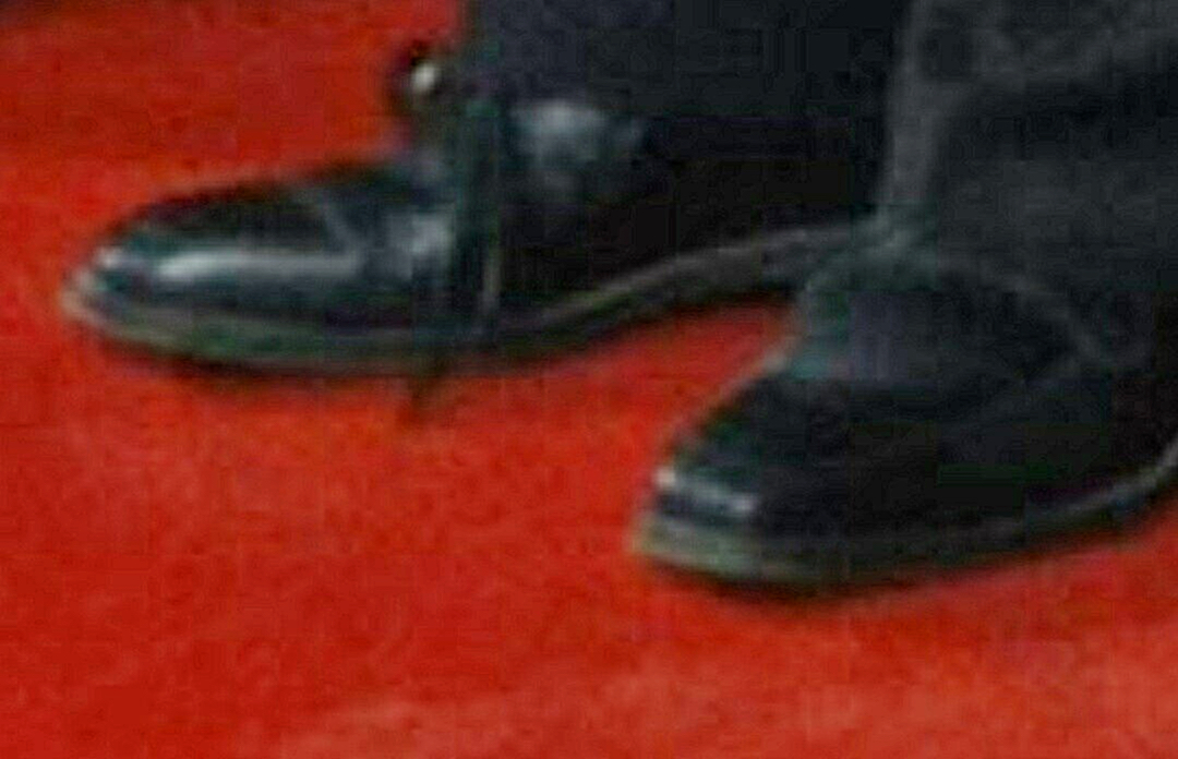 Zagadka dwóch różnych butów Kaczyńskiego