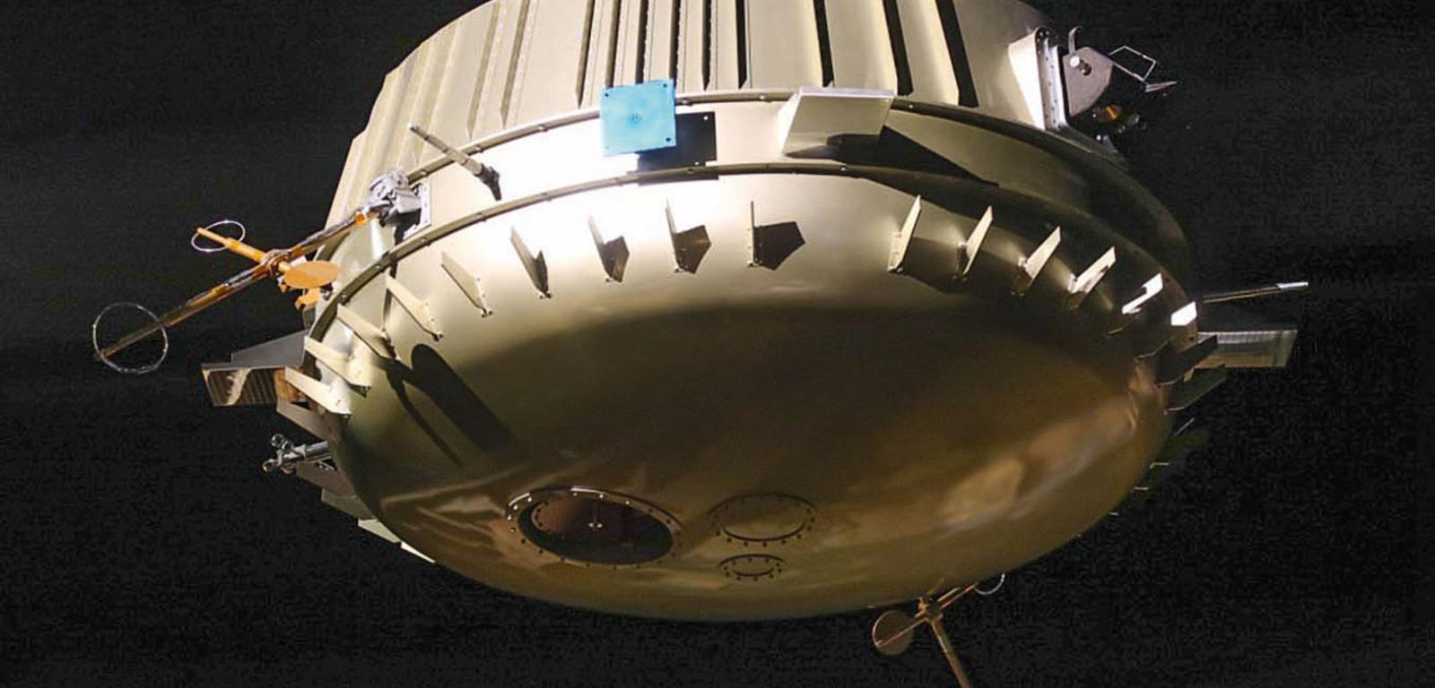 Model ­próbnika Huygens ­można obejrzeć w Musée des Confluences w Lyonie. Prawdziwy próbnik na zawsze osiadł na powierzchni Tytana.