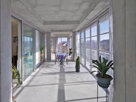 Projekt zrewitalizowanych bloków na osiedlu Grand Parc Bordeaux z powiększonymi oknami i dobudowaną elewacją budynku, w której powstał ogród zimowy.