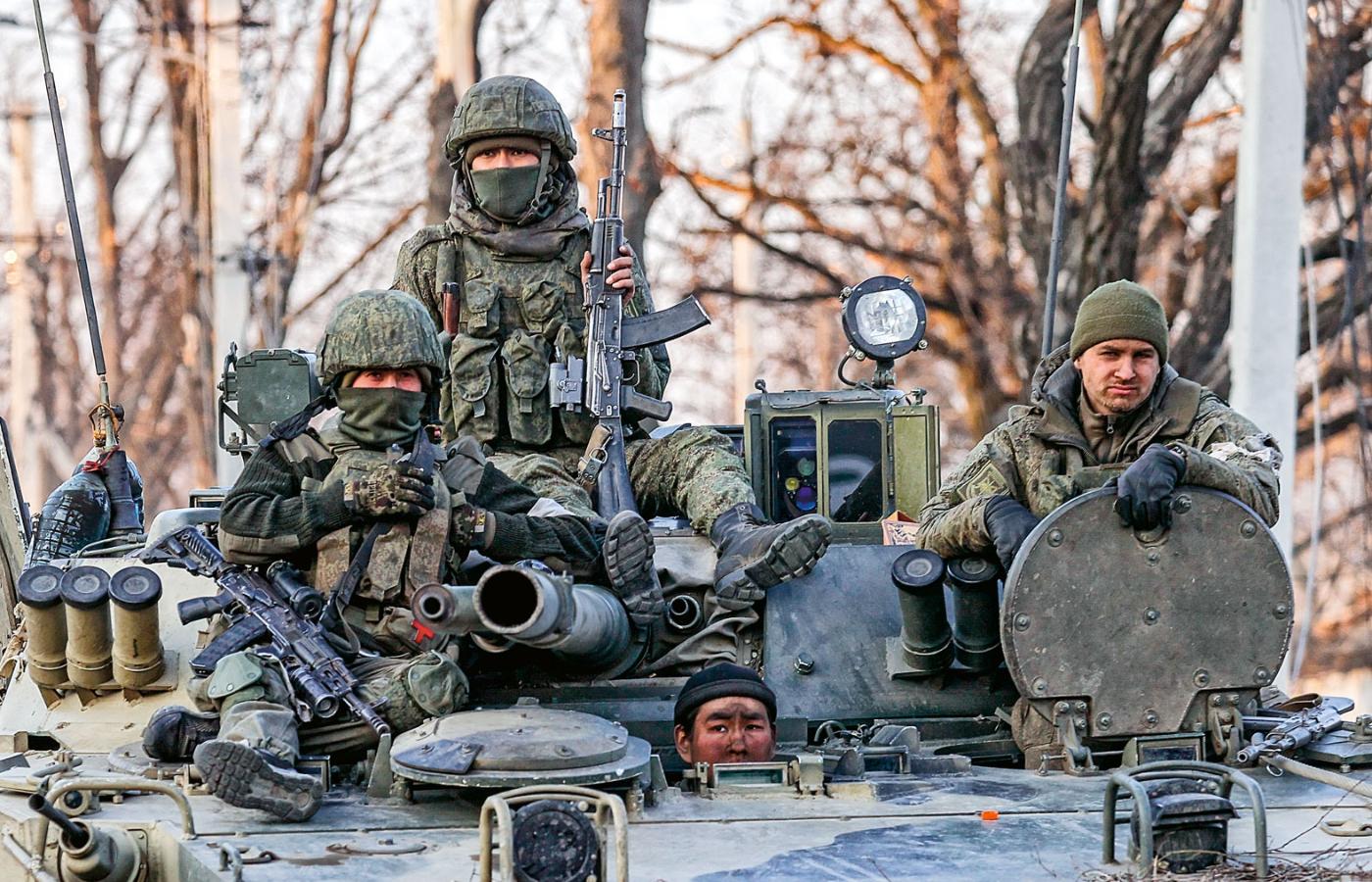 Rosyjscy żołnierze w ukraińskiej Wołnawaczy w obwodzie donieckim.