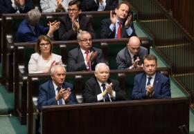 PiS stale dostaje od dużej części społeczeństwa kolejną szansę, której towarzyszy nadzieja, że tym razem się zatrzyma i uspokoi.