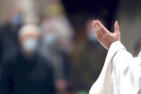 Księdzem był od 26 lat, na plaży miał ciemne okulary, letnie ciuchy, słomkowy kapelusz.