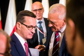 Dla premiera Morawieckiego działalność ojca jest źródłem zgryzot.