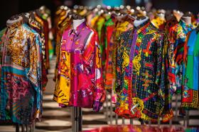 Wystawa strojów z kolekcji Versacego w poznańskim Starym Browarze.