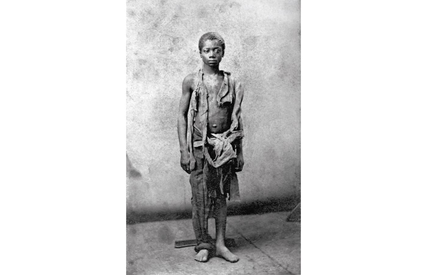 Młody niewolnik; fotografia z ok. 1860 r.
