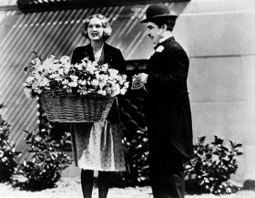 Charlie Chaplin w „Światłach wielkiego miasta” z 1931 roku