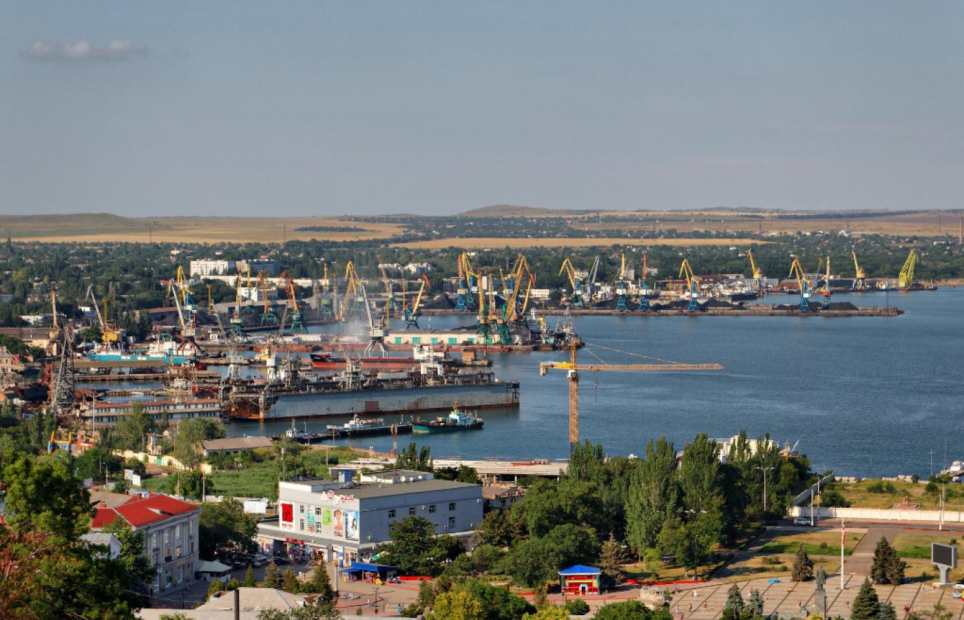 Port w Kerczu na wschodnim wybrzeżu Krymu.