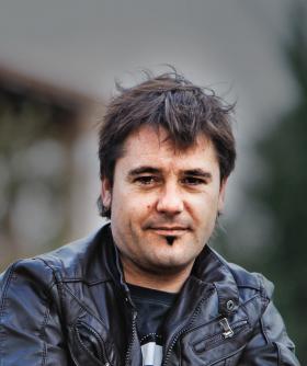 Raúl de la Fuente. Pomysłodawca, autor pierwotnej koncepcji, reżyser i scenarzysta „Jeszcze dzień życia”.