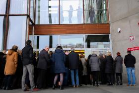 Protest pracowników sądowych w sprawie podwyżek wynagrodzeń w Sądzie Okręgowym w Katowicach, 13 listopada 2017 r.