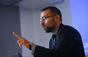 „Jacek Bartosiak za sprawą swoich talentów wyniósł polską geopolitykę z cienia do światła”.