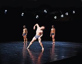 Warsztaty tańca współczesnego w ramach całorocznego programu „Stary Browar Nowy Taniec”.