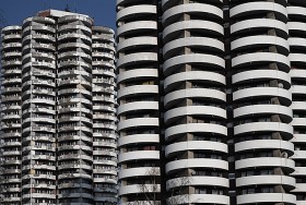 Jako, że powstały w PRL-u od razu przyklejono im łatkę „peerelowskich koszmarków” nie zastanawiając się głębiej nad ich rzeczywistą architektoniczną wartością.