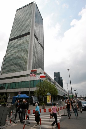 Prezydent Obama spędził noc w pilnie strzeżonym hotelu Marriott. Inni goście hotelu także musieli poddać się specjalnym kontrolom bezpieczeństwa.