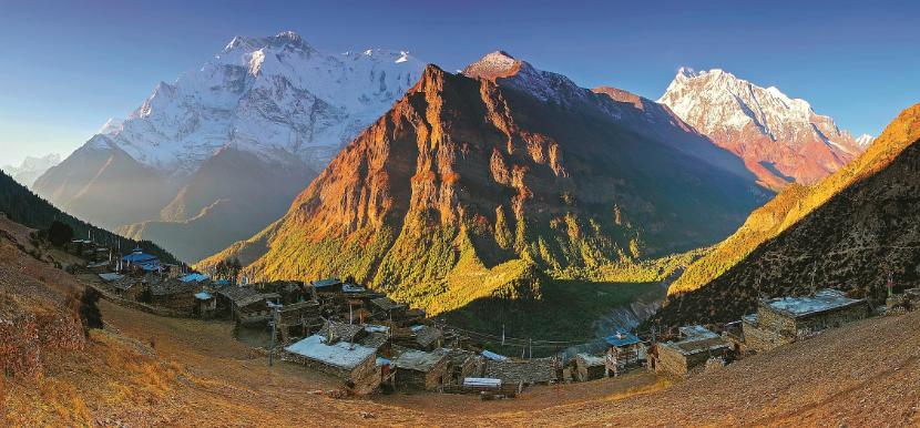 Największą popularnością cieszy się szlak wokół Annapurny.