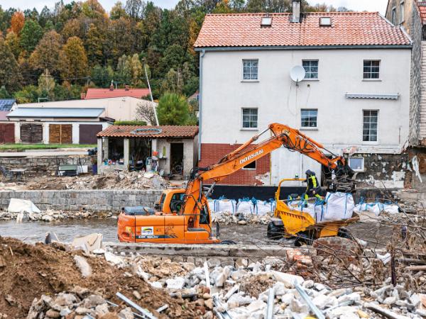 Usuwanie skutków powodzi. Lądek Zdrój.