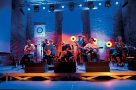 Koncert Jana Młynarskiego i Warszawskiego Combo Tanecznego.