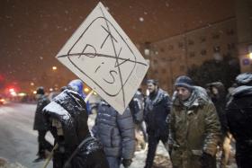 Jeden z tzw. świdnickich spacerów, podczas których mieszkańcy w porze „Wiadomości” wychodzą z domów, by protestować przeciwko manipulacji w mediach publicznych.