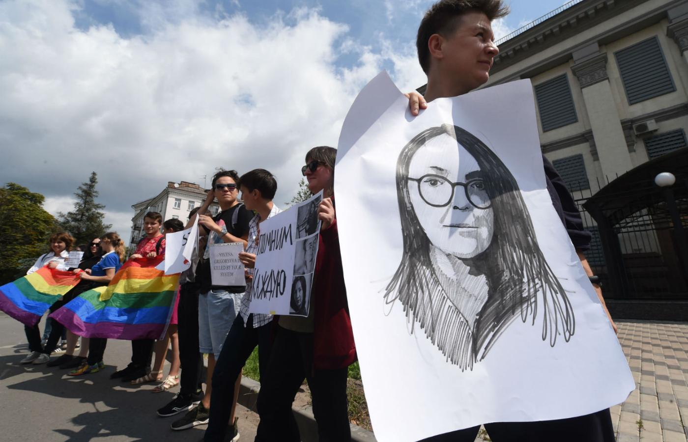 Protest ukraińskiej społeczności LGBT przed rosyjską ambasadą w Kijowie, 24 lipca 2019 r.