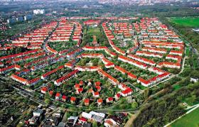 Osiedle Sępolno powstało z inspiracji ideą miast-ogrodów (początek XX w.).