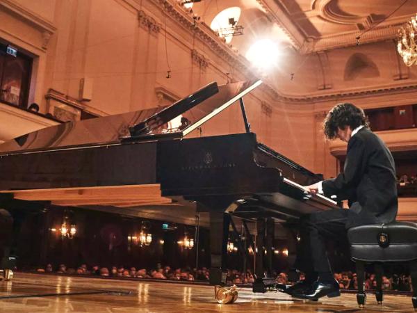 Jak słuchać Chopina? Kadr z filmu „Pianoforte”.