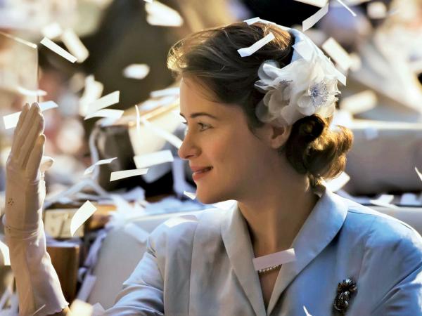 Claire Foy w roli młodej Elżbiety II