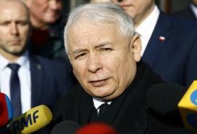 „Kaczyński nie od dziś chce zastąpić III RP jakimś własnym projektem. Którego ojcostwo jemu byłoby oczywiście przypisane”.