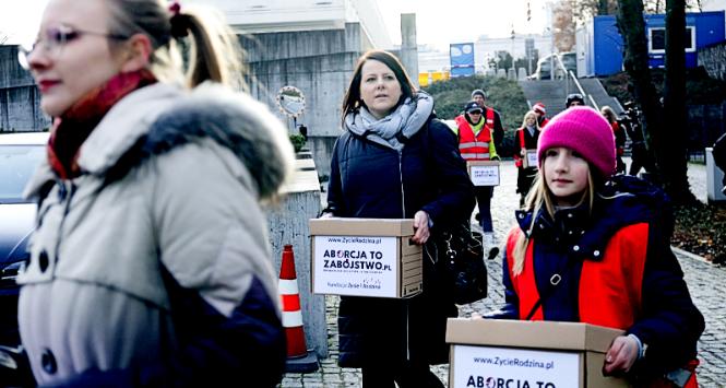 Zbiórka podpisów pod nową ustawą obywatelską Kai Godek