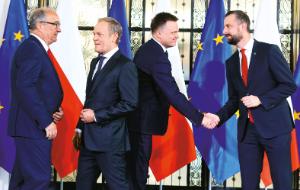 Po dotkliwej porażce Tusk przede wszystkim równał rozproszone szeregi i nie miał głowy do planowania przyszłej ofensywy.