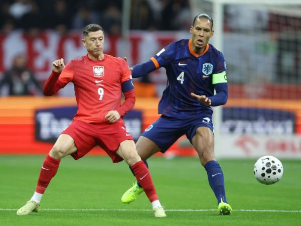 Po fantastycznej asyście Roberta Lewandowskiego pierwszą bramkę dla Polski zdobył Jakub Kamiński. 14 listopada 2025 r.