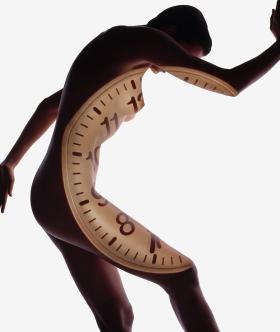 Badacze zauważają, że ponieważ przez wieki kobiety nie dożywały menopauzy, nie zdołały wytworzyć się rytuały ułatwiające przejście przez okres klimakterium.