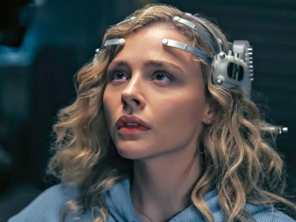 „Peryferal”, scen. Scott B. Smith