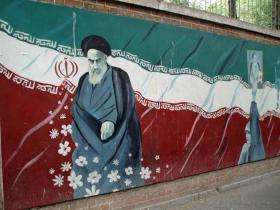 Zabójstwa irańskich naukowców nie skłonią Ahmadineżada ani Wielkiego Ajatollaha Chamenei, przewodniczącego 12-osobowej Rady Strażników Rewolucji, do rezygnacji z prób zdobycia broni nuklearnej.