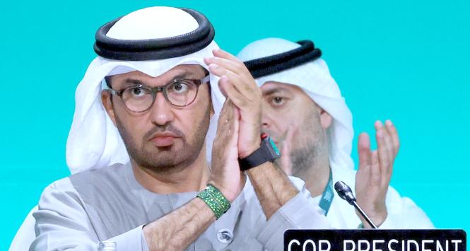 Przewodniczący COP28 sułtan Ahmed Al Jaber po ogłoszeniu porozumienia