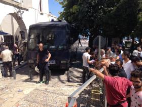 Przed posterunkiem policji