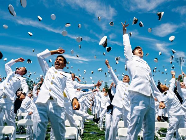 Stany Zjednoczone utrzymują olbrzymią flotę, w której służy prawie 350 tys. ludzi.