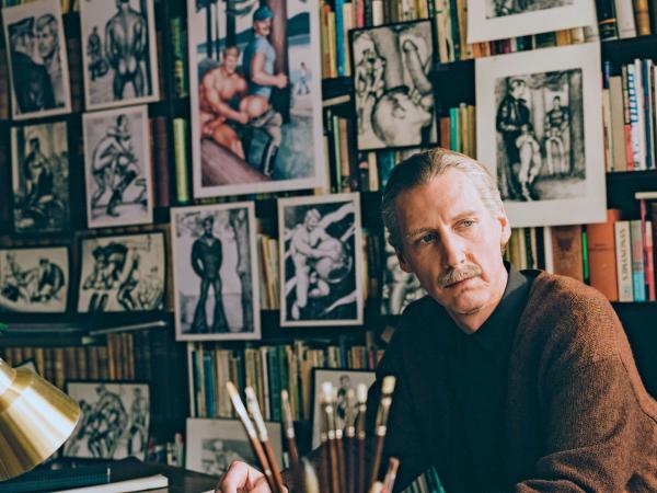 Pekka Strang jako Touko Laaksonen, tytułowy Tom of Finland.