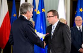 Przemysław Czarnecki wymyślił, że tak jak ojciec zostanie posłem. W 2015 r. dostał się do Sejmu już w pierwszym rozdaniu – premia za nazwisko.