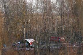 Wrak samolotu prezydenckiego niedługo po katastrofie.