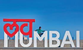 Mumbaj liczy 22 mln ludzi reprezentujących około 300 grup etnicznych i religijnych.