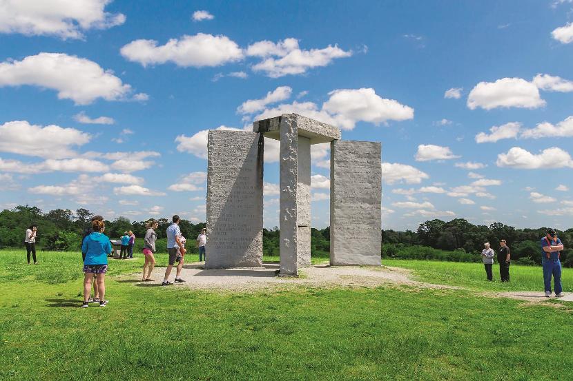 Tak było. Pomnik Georgia Guidestones, zwany „amerykańskim Stonehenge”.